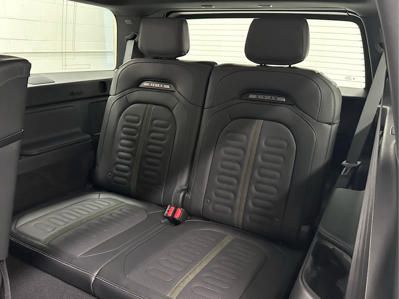 Used 2025 Rivian R1S Adventure image 17
