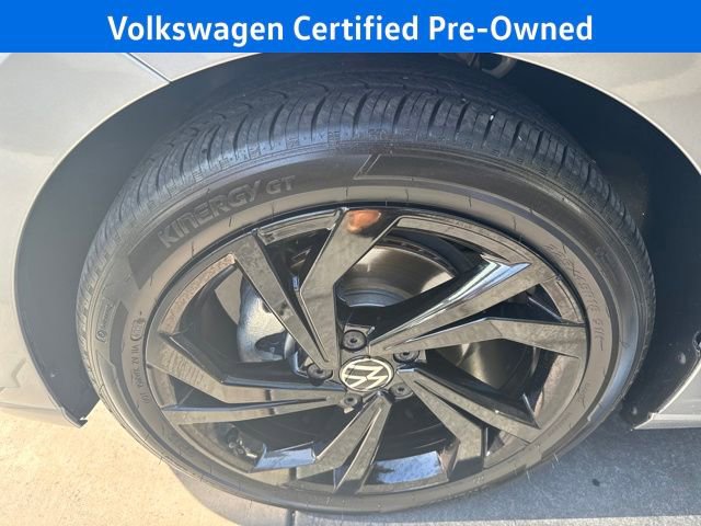 Certified 2025 Volkswagen Jetta SE w/ Sunroof Package image 31