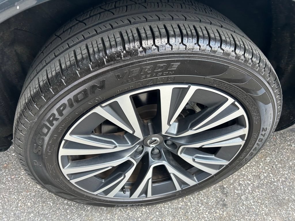 Certified 2022 Volvo XC90 T6 Momentum w/ Climate Package AWD/4WD image 6