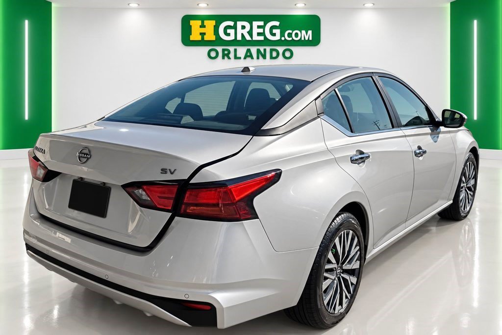 Used 2024 Nissan Altima 2.5 SV FWD image 6