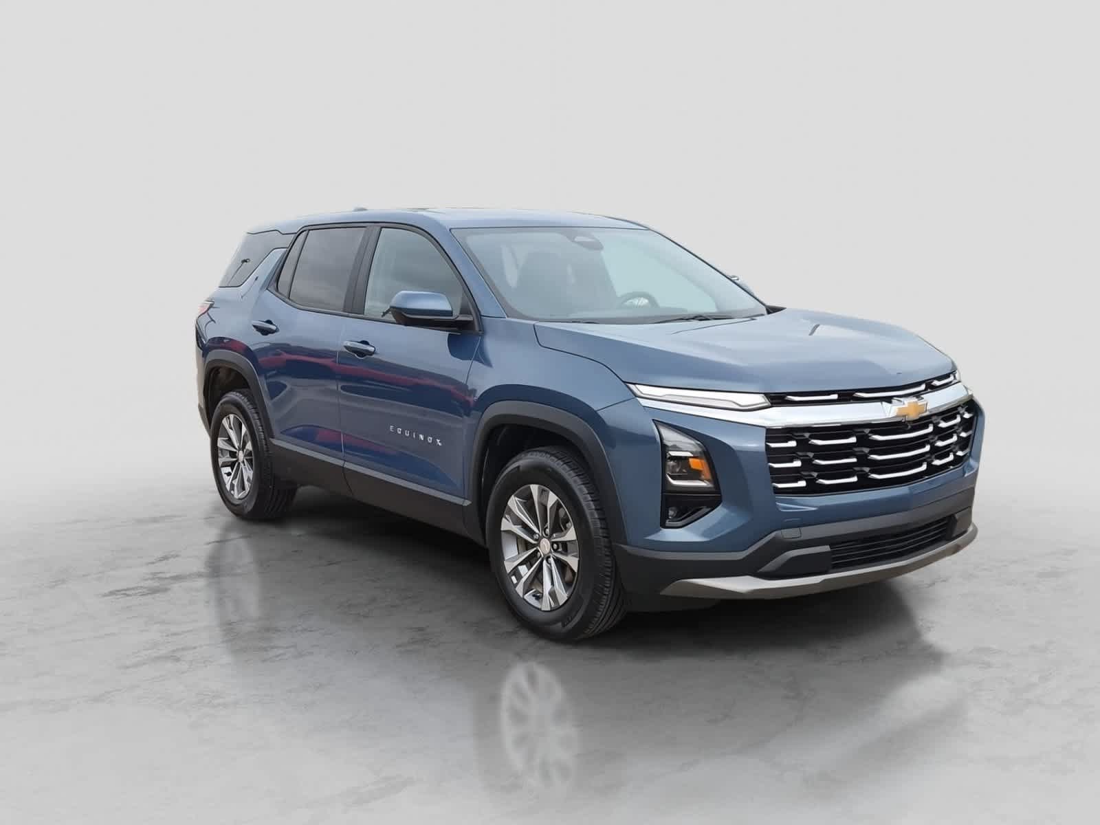 Used 2025 Chevrolet Equinox LT w/ Safety and Technology Package AWD/4WD image 2