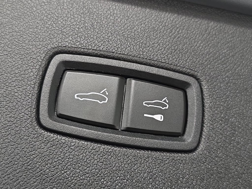 Certified 2026 Porsche Cayenne AWD/4WD image 32