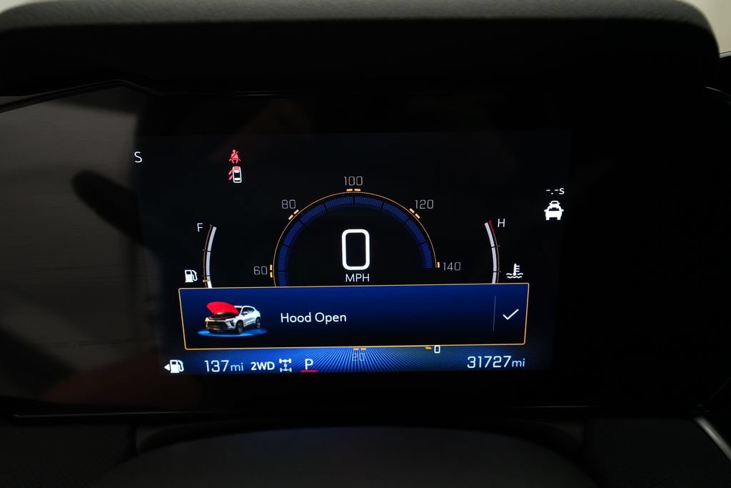 Used 2025 Chevrolet TrailBlazer LT w/ LT Cold Weather Package AWD/4WD image 2