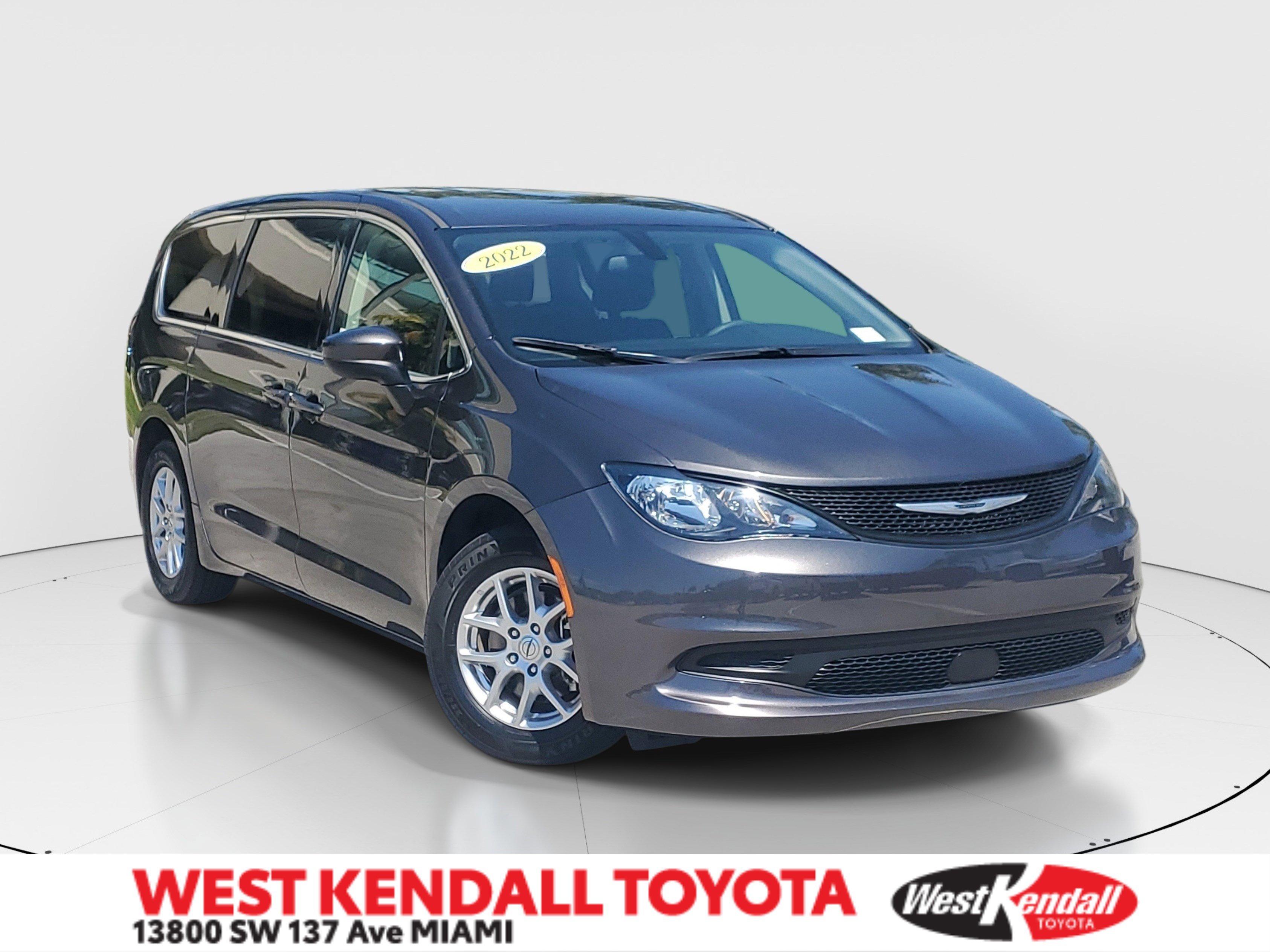 Used 2022 Chrysler Voyager LX FWD image 1