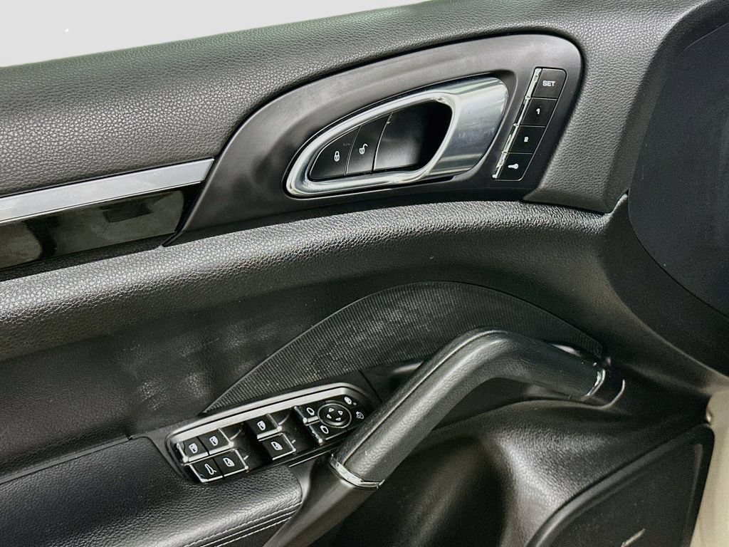 Certified 2018 Porsche Cayenne Platinum Edition AWD/4WD image 19
