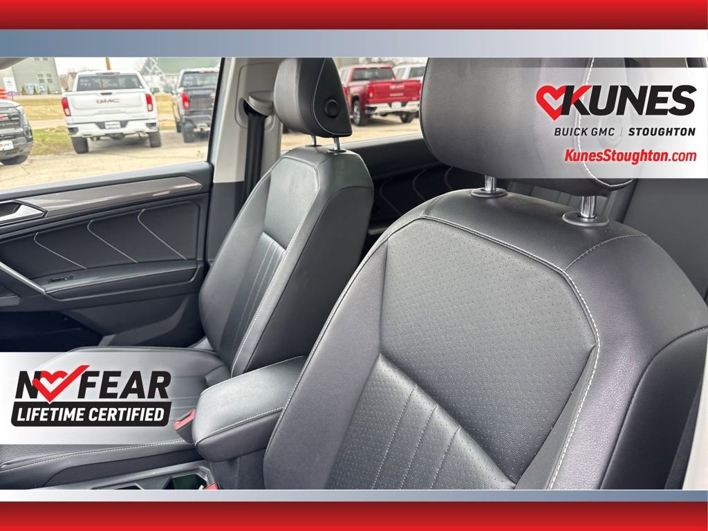 Used 2022 Volkswagen Tiguan SE w/ Panoramic Sunroof Package image 27