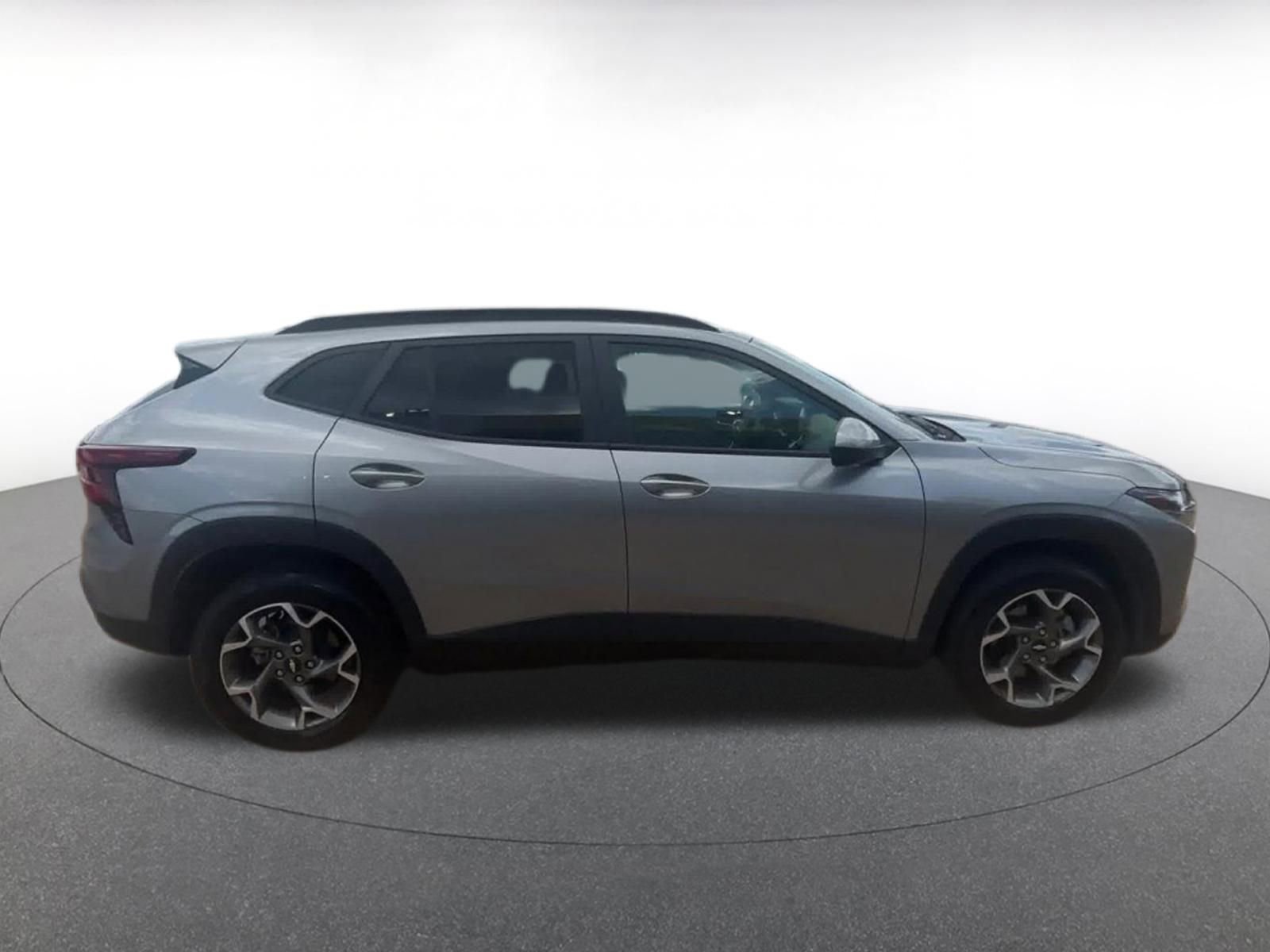 Used 2025 Chevrolet Trax LT w/ LT Convenience Package FWD image 16