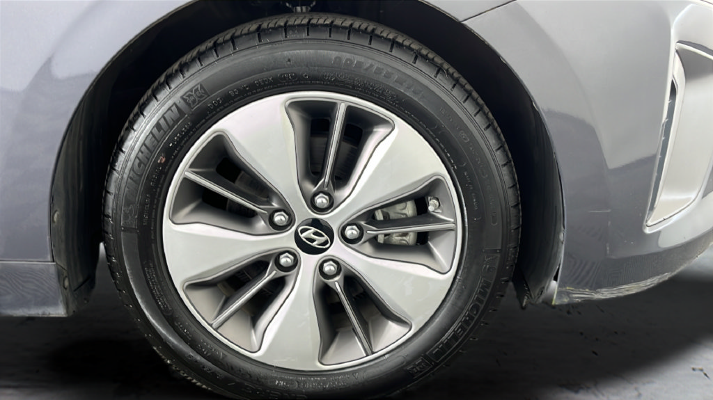 Used 2018 Hyundai Ioniq Limited FWD image 38