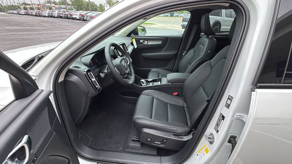 New 2026 Volvo XC40 B5 Plus w/ Protection Package Premier AWD/4WD image 25