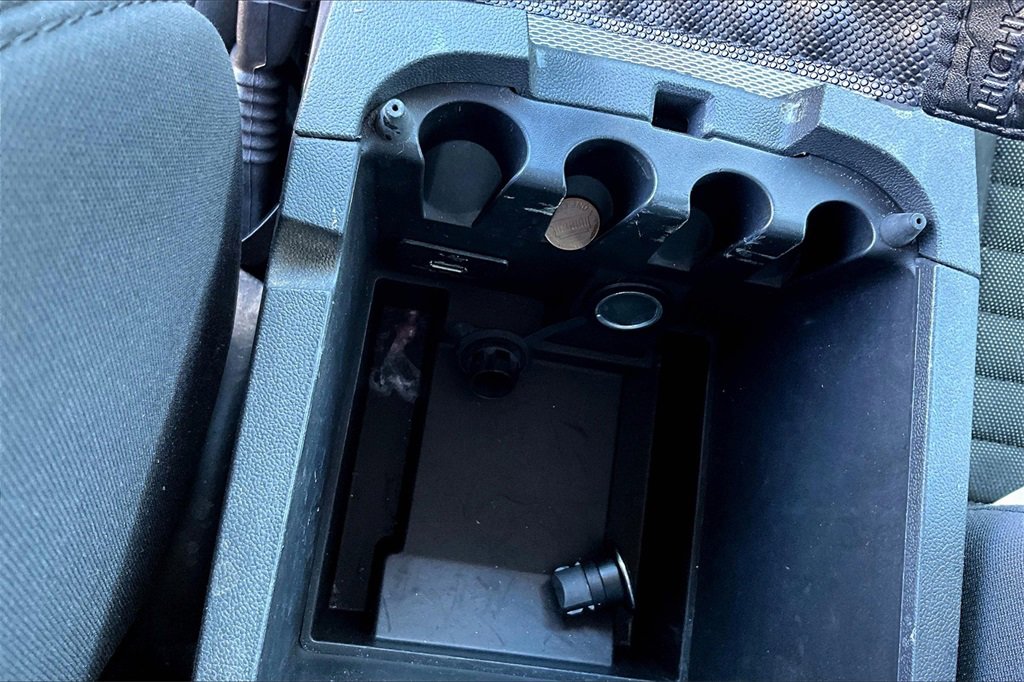 Used 2014 Dodge Challenger R/T w/ Blacktop Package image 30