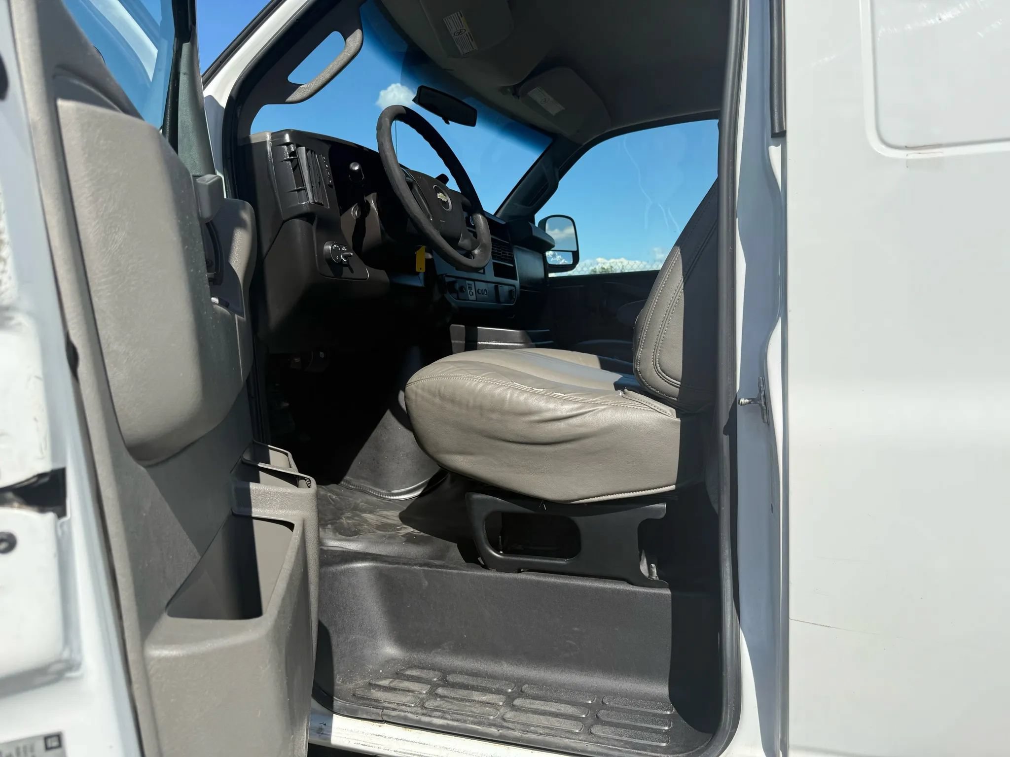 Used 2016 Chevrolet Express 2500 RWD image 19
