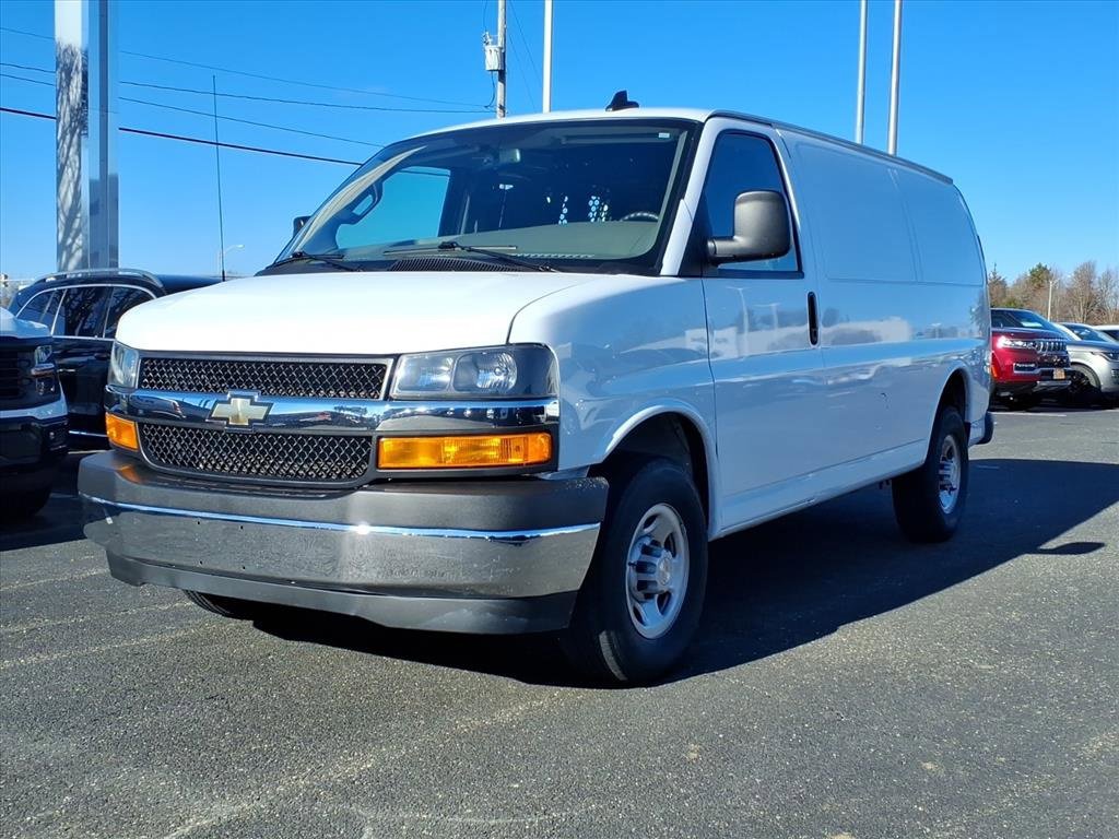 Used 2024 Chevrolet Express 2500 w/ Driver Convenience Package image 3