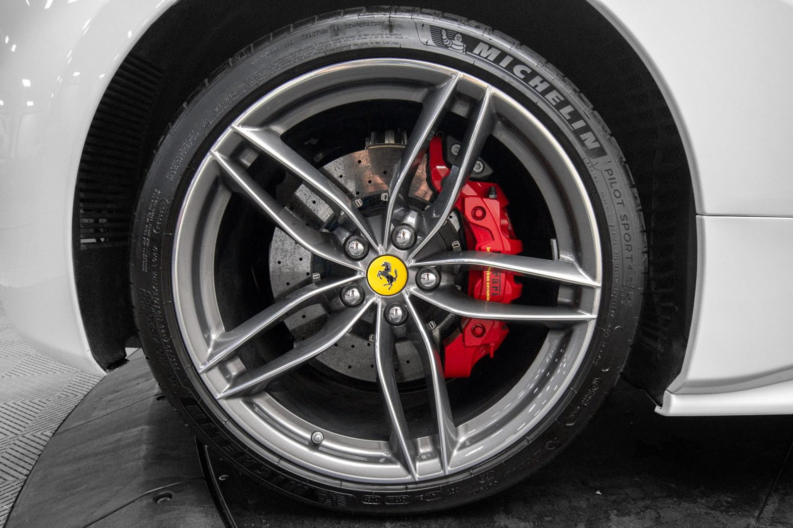 Used 2019 Ferrari 488 Spider RWD image 34