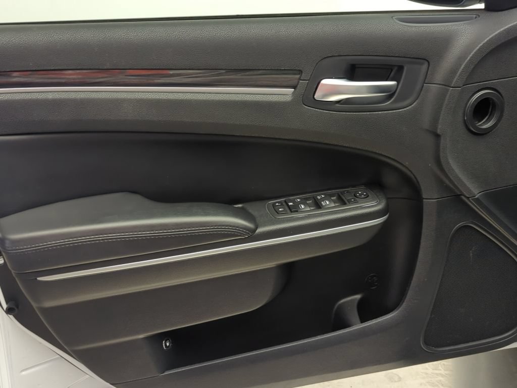 Used 2022 Chrysler 300 Touring L RWD image 26