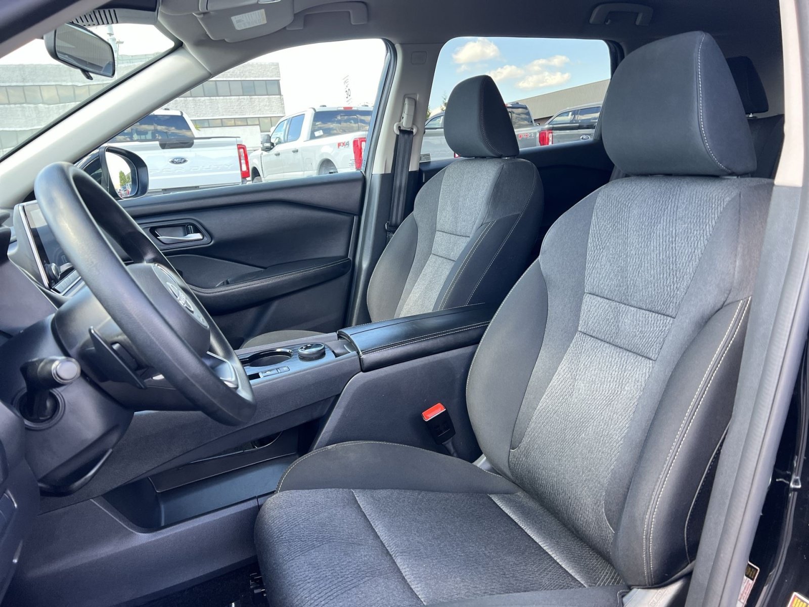 Used 2024 Nissan Rogue SV AWD/4WD image 13