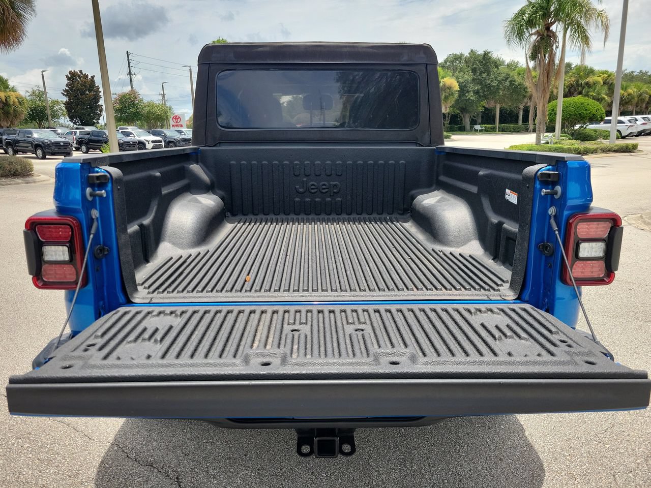 Used 2023 Jeep Gladiator Mojave w/ LED Lighting Group AWD/4WD image 7