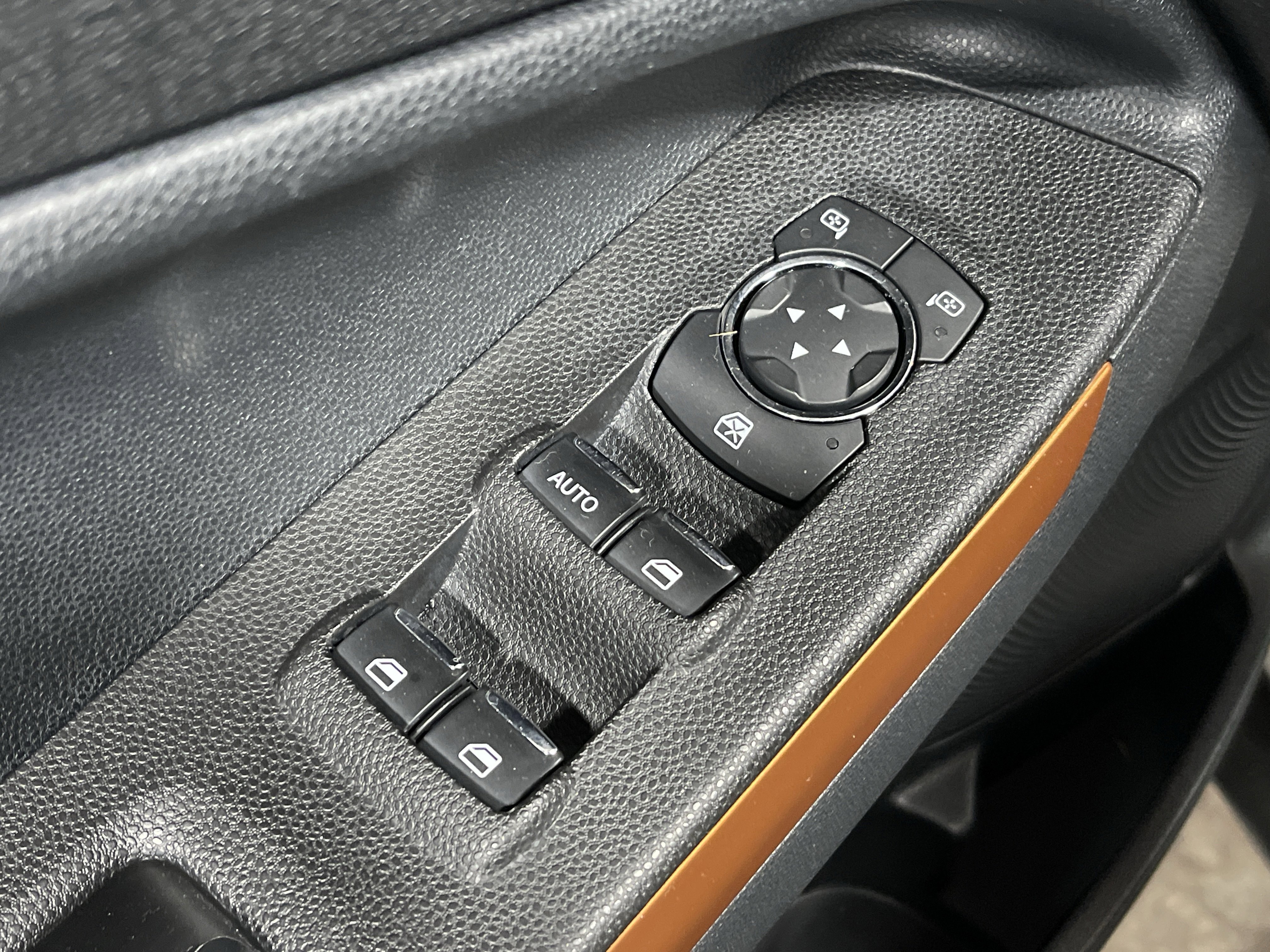 Used 2022 Ford EcoSport SE w/ SE Convenience Package image 9