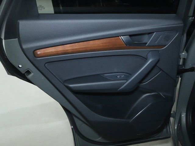 Used 2023 Audi Q5 2.0T Premium image 13