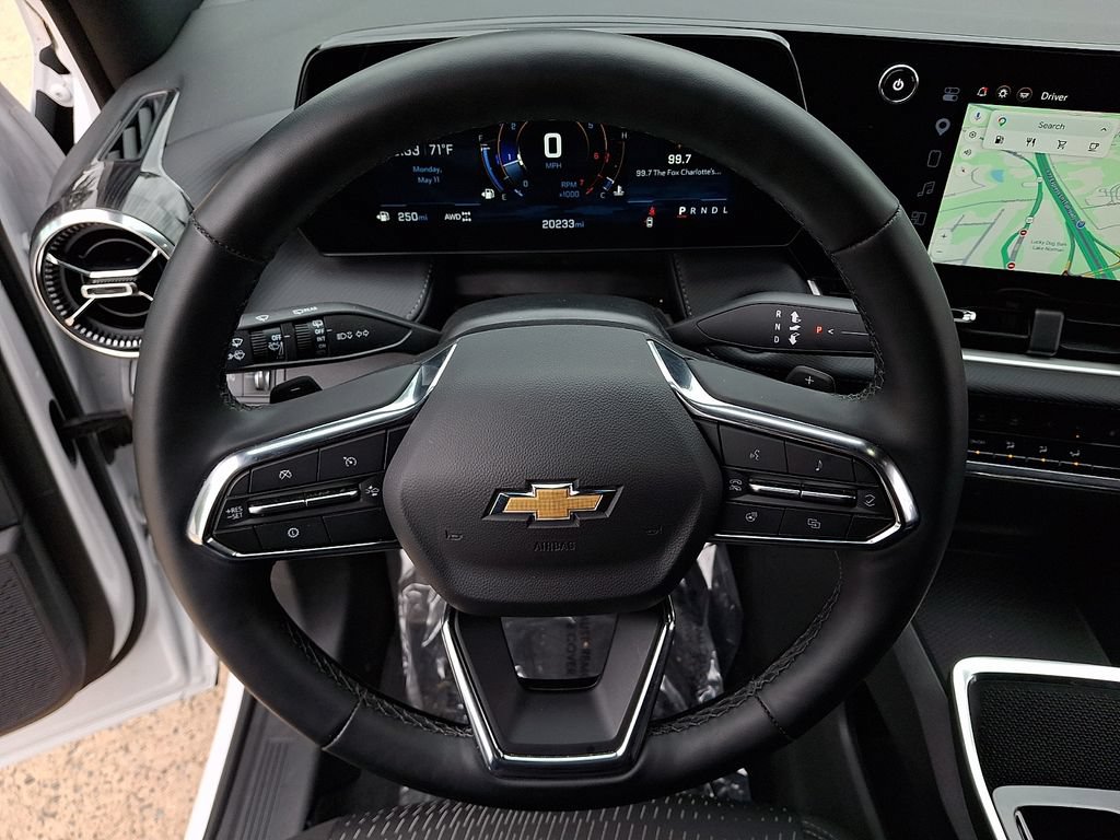 Used 2025 Chevrolet Equinox LT AWD/4WD image 19