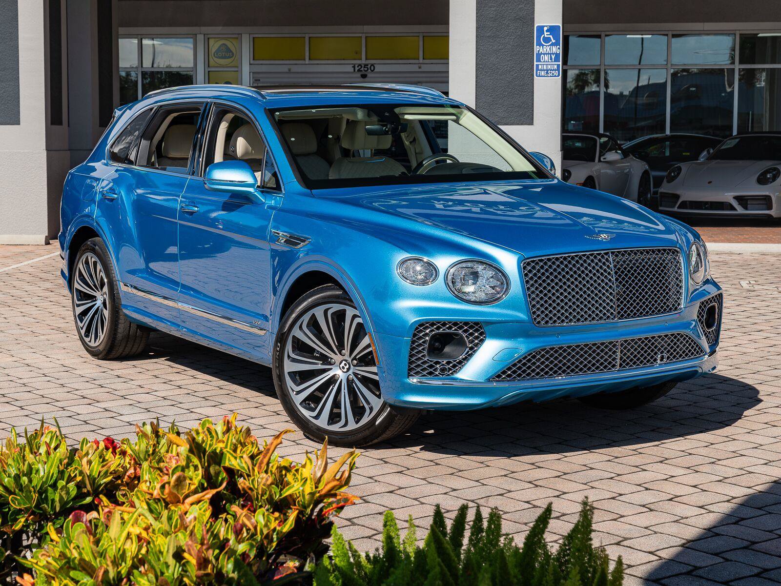 Used 2022 Bentley Bentayga AWD/4WD image 8