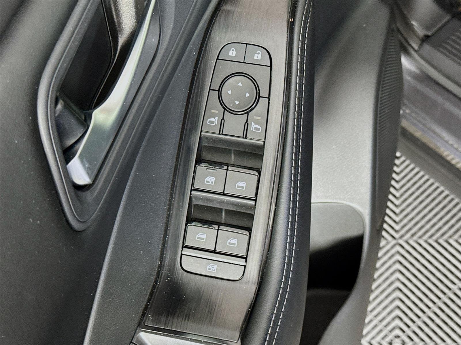 Certified 2026 Nissan Rogue SV FWD image 18