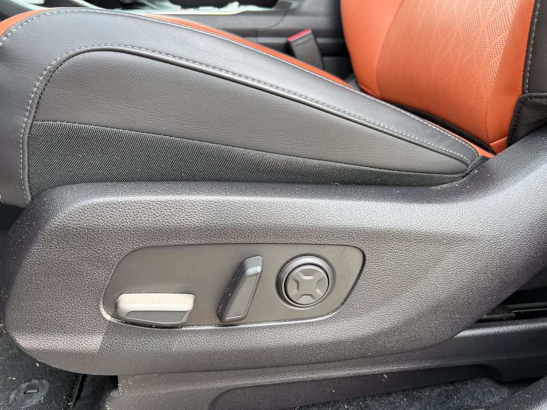 Used 2026 Kia Carnival SX w/ SX Dark Edition Package FWD image 19