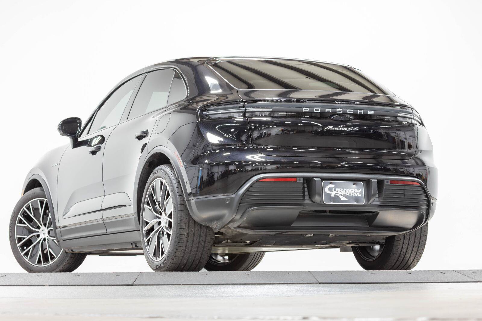 Used 2025 Porsche Macan 4S Electric AWD/4WD image 31