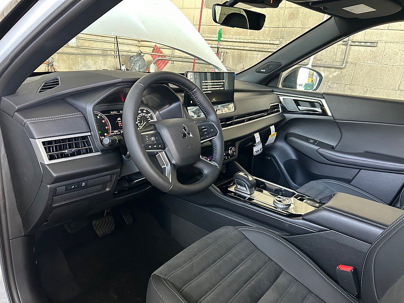 New 2026 Mitsubishi Outlander LE FWD image 18