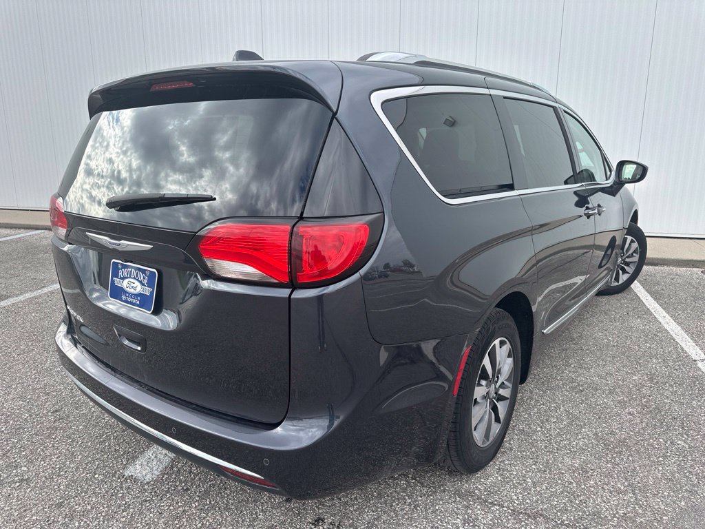 Used 2020 Chrysler Pacifica Touring-L Plus FWD image 7