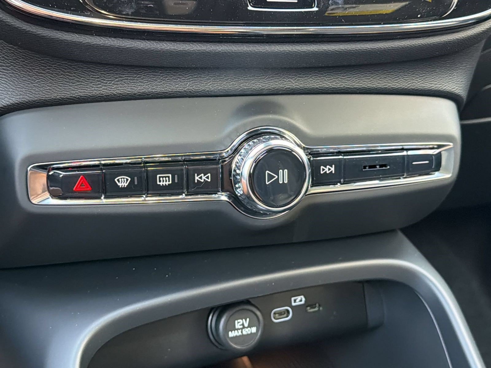 New 2026 Volvo XC40 B5 Ultra w/ Climate Package AWD/4WD image 17