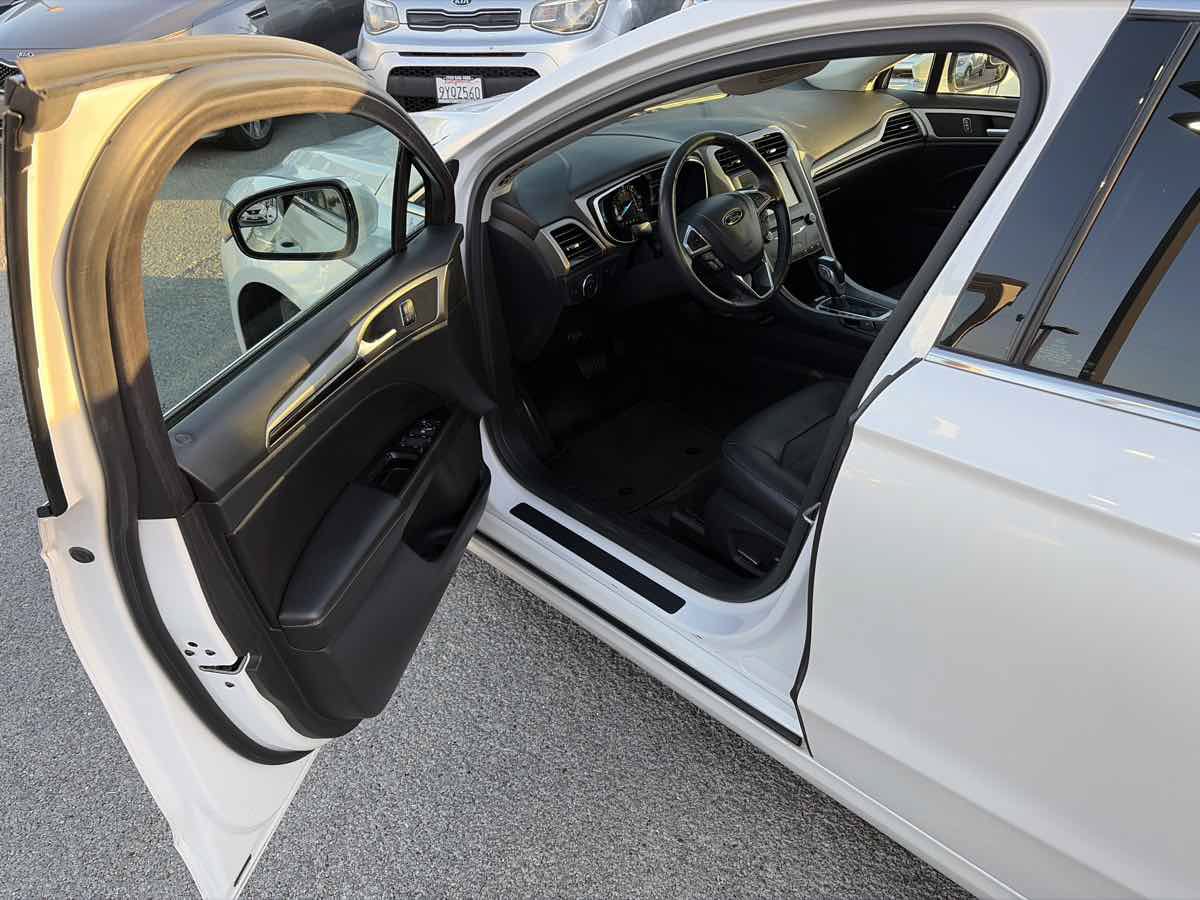 Used 2015 Ford Fusion SE w/ Equipment Group 502A FWD image 6