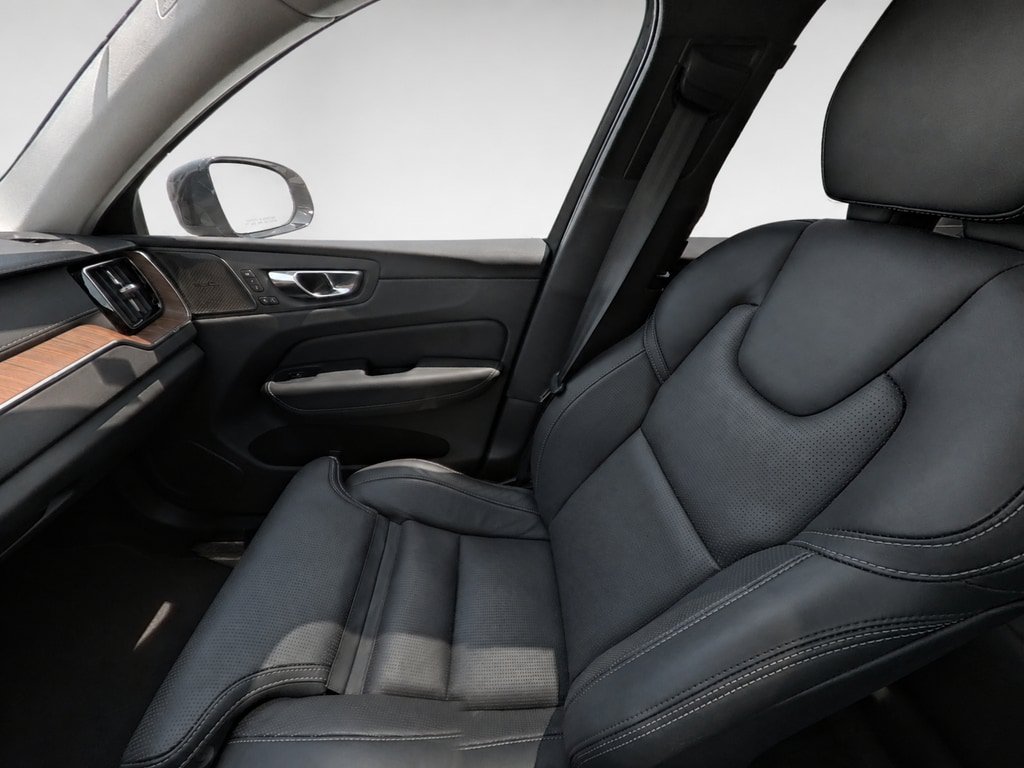 Certified 2023 Volvo XC60 B6 Ultimate w/ Climate Package AWD/4WD image 14