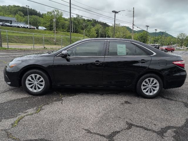 Used 2015 Toyota Camry LE w/ Moonroof Package FWD image 5