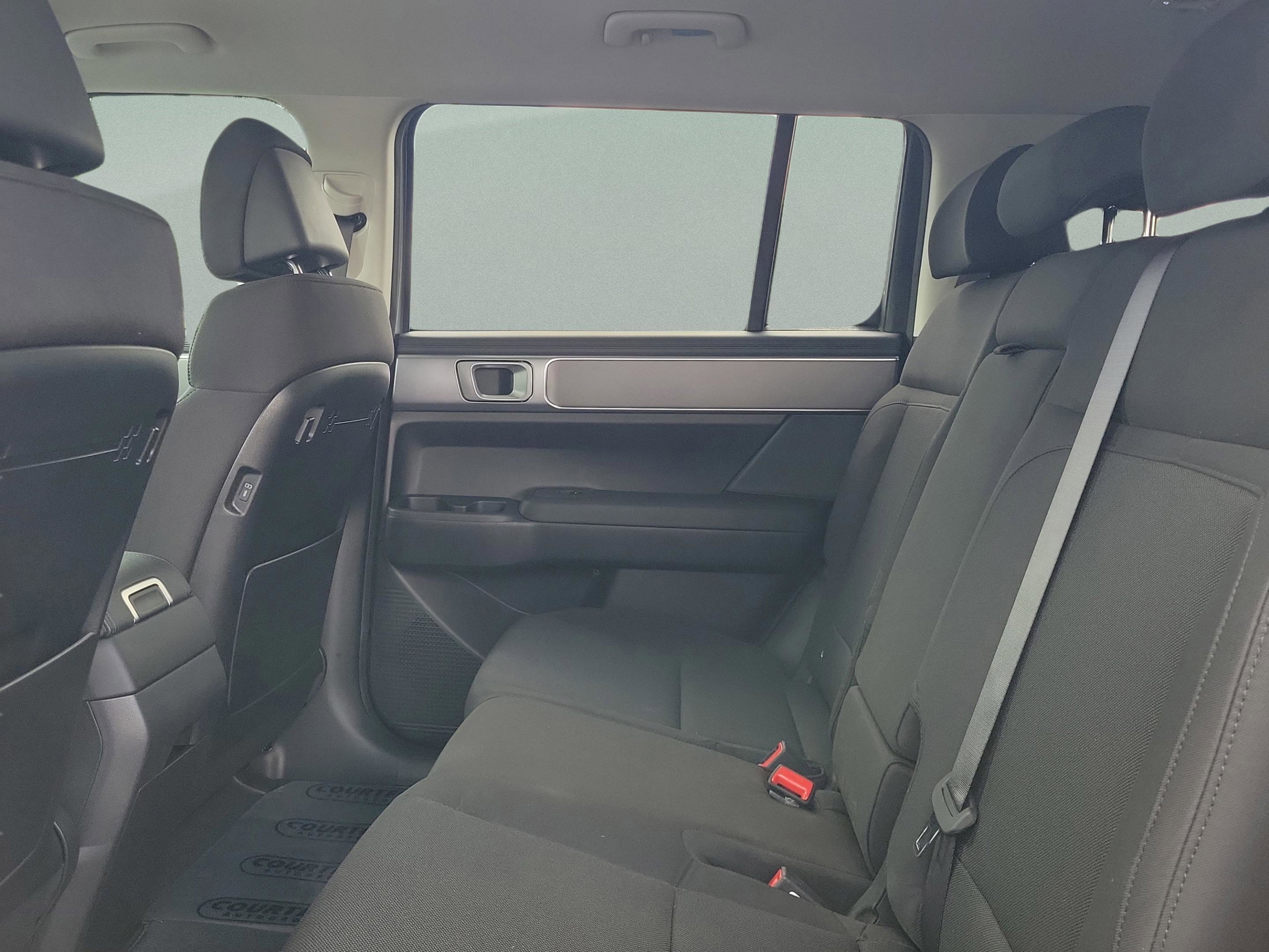 New 2026 Hyundai Santa Fe SE image 8