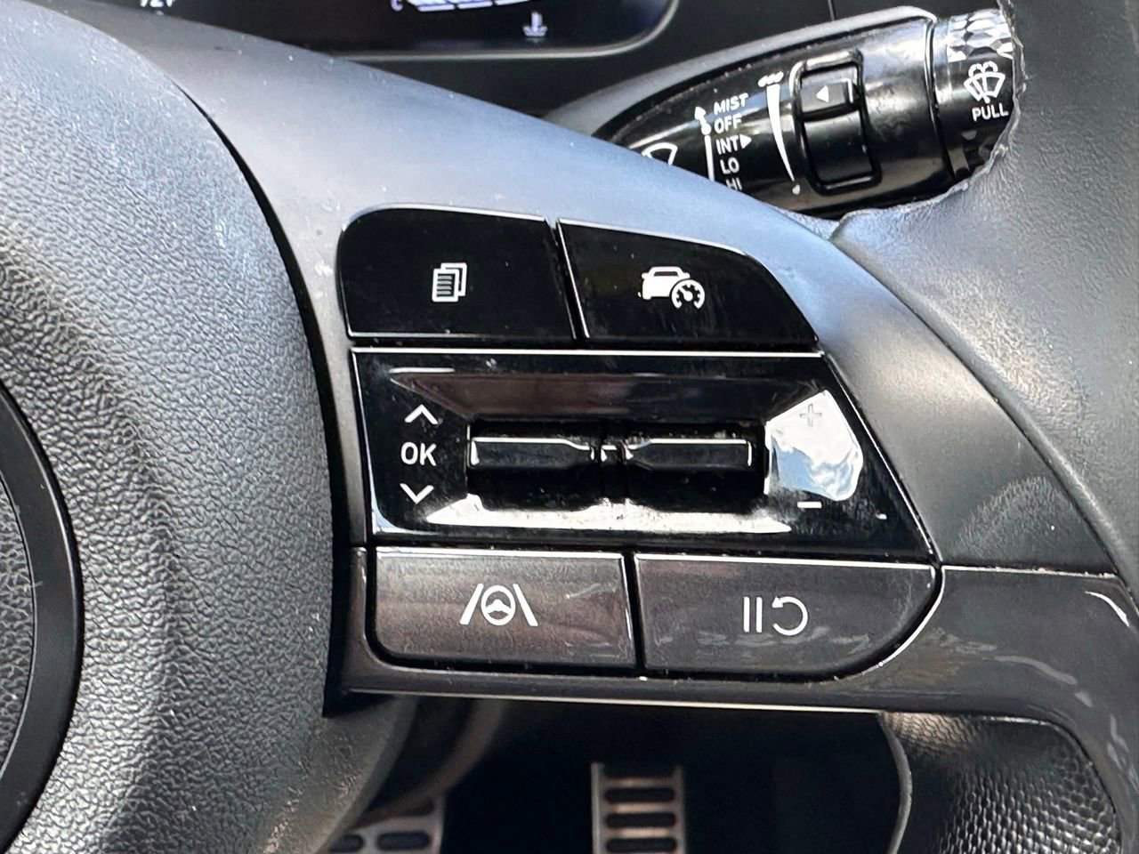Certified 2025 Hyundai Elantra Sport w/ Cargo Package image 29