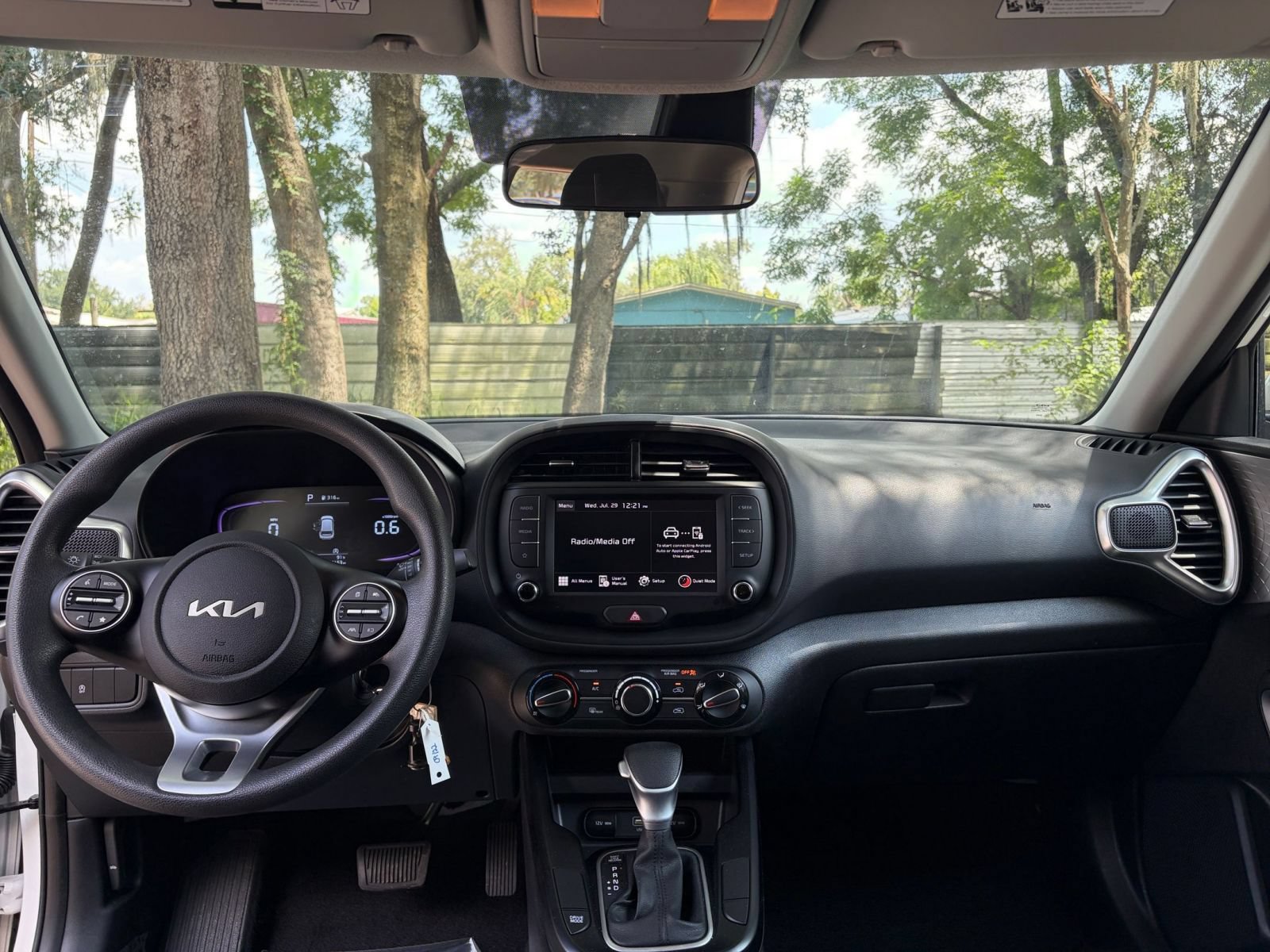 Used 2025 Kia Soul LX w/ LX Technology Package FWD image 30
