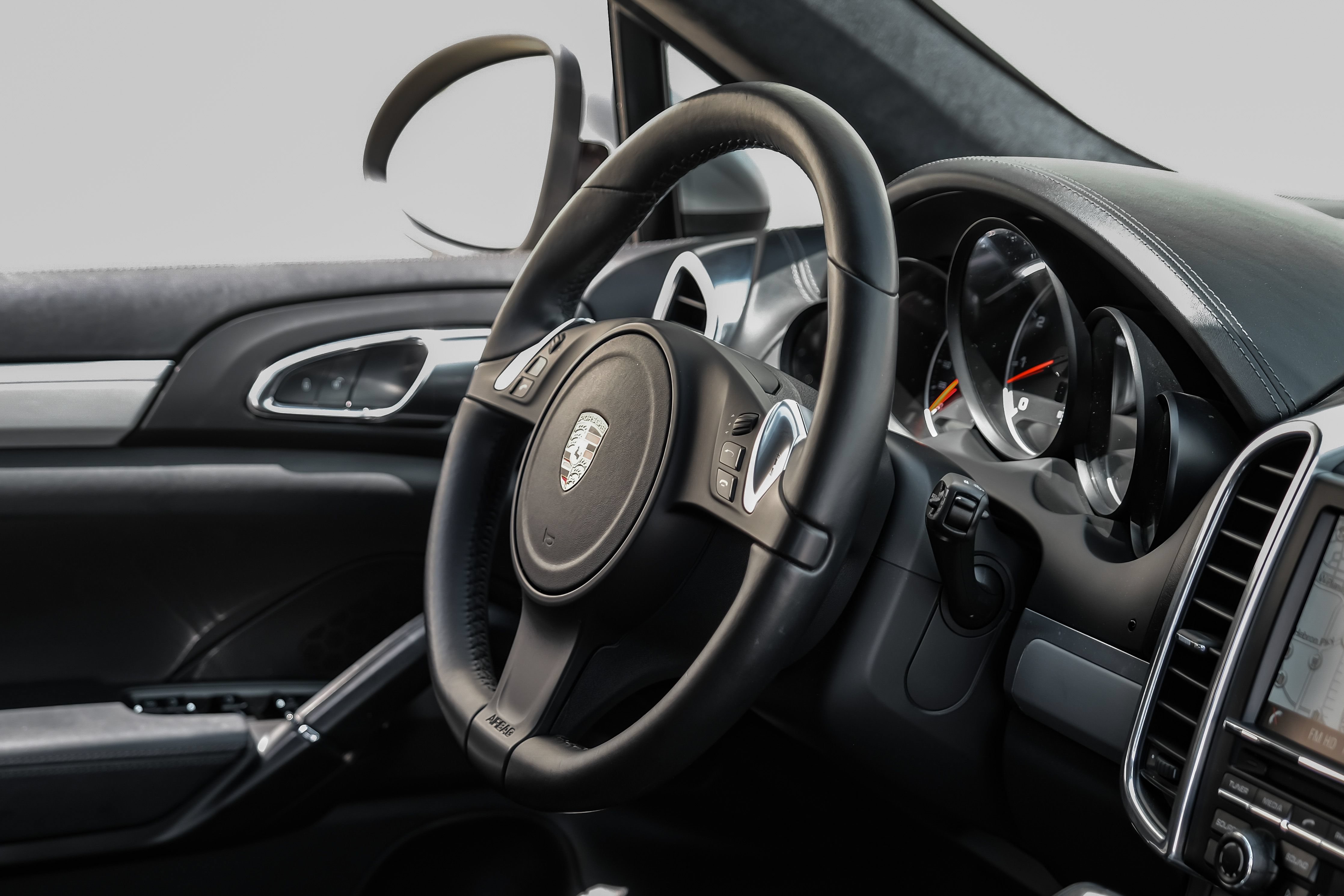 Used 2013 Porsche Cayenne Turbo AWD/4WD image 14