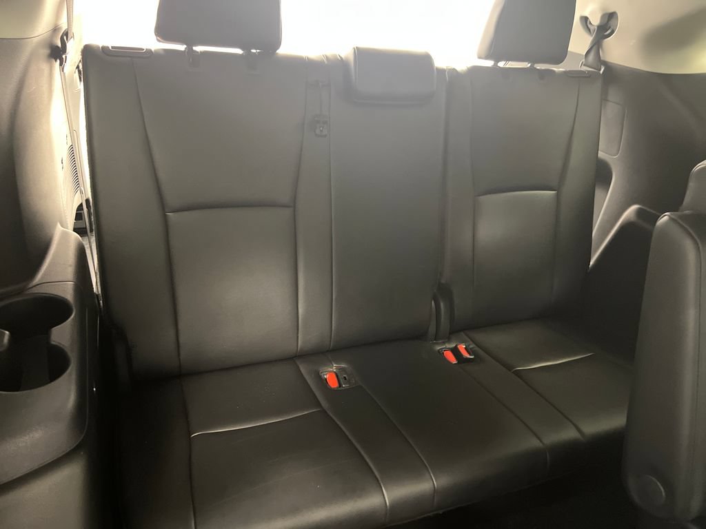 Used 2025 Toyota Highlander XLE FWD image 39