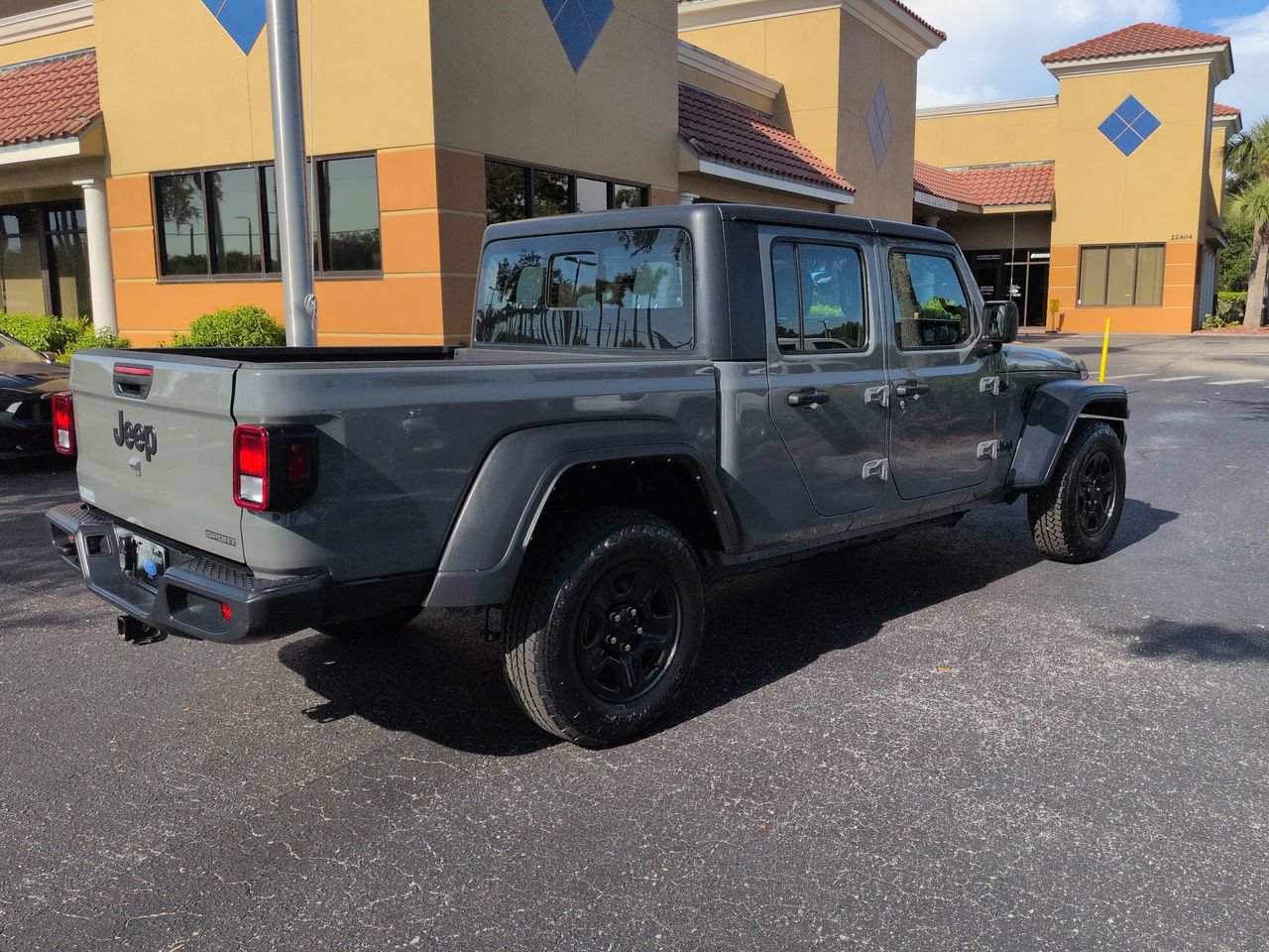 Used 2021 Jeep Gladiator Sport AWD/4WD image 4