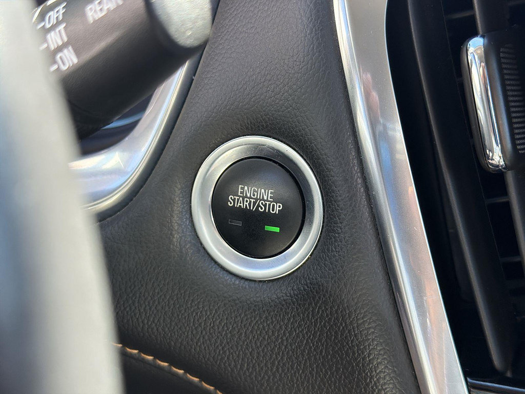 Used 2021 Chevrolet Traverse LT w/ LT Premium Package FWD image 16