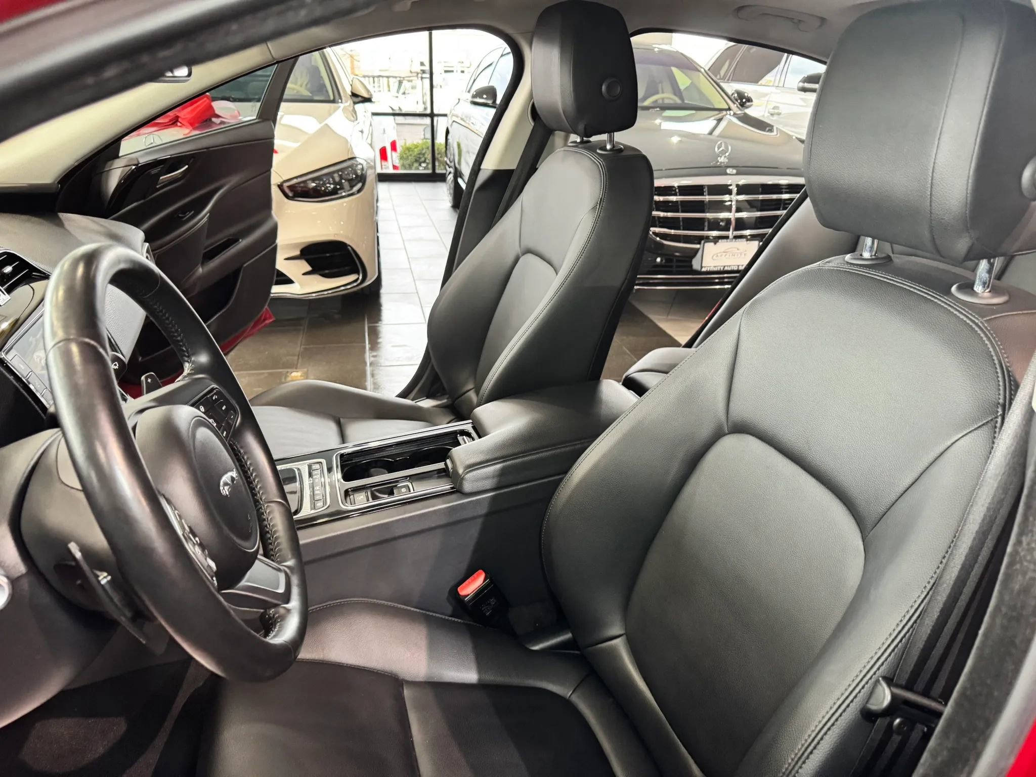 Used 2018 Jaguar XE Premium AWD/4WD image 10