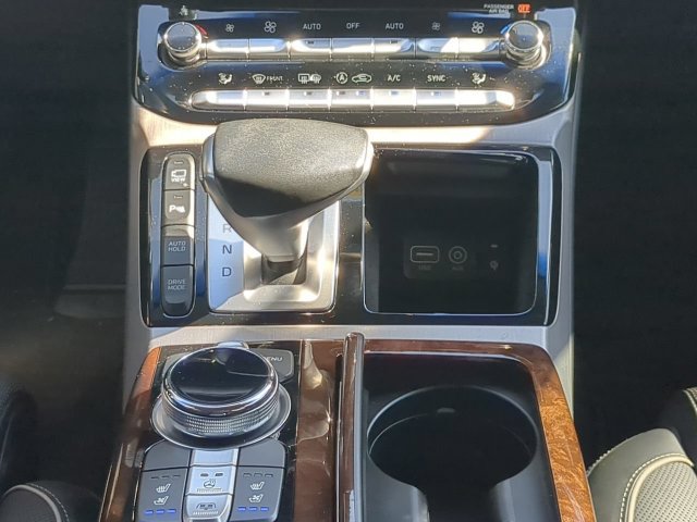 Used 2019 Genesis G90 3.3T Premium RWD image 17