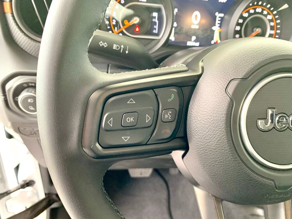 Used 2025 Jeep Gladiator Mojave AWD/4WD image 32