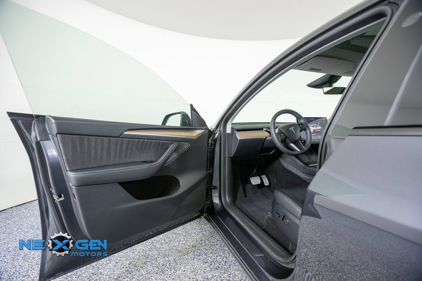 Used 2025 Tesla Model Y Performance AWD/4WD image 9