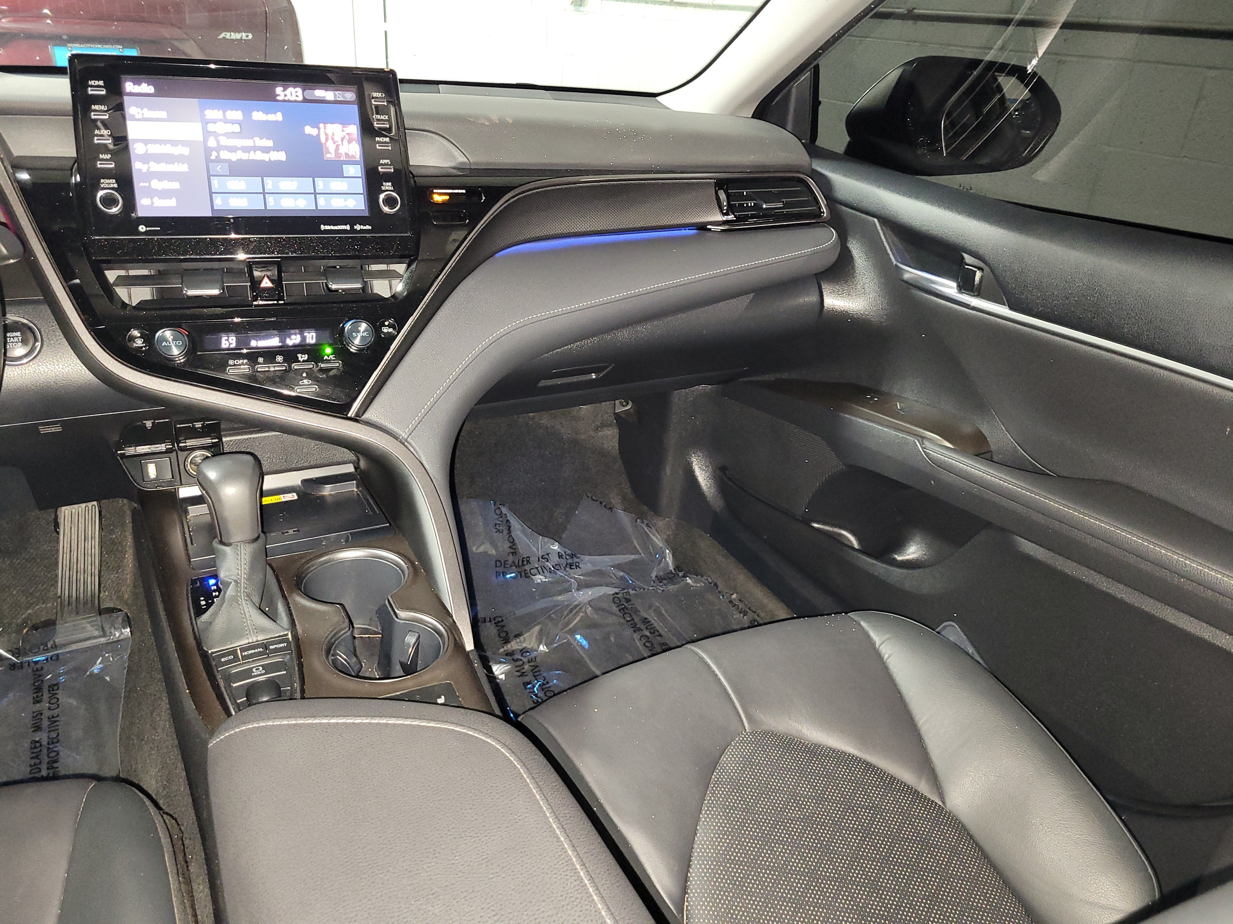 Used 2022 Toyota Camry XSE FWD image 13