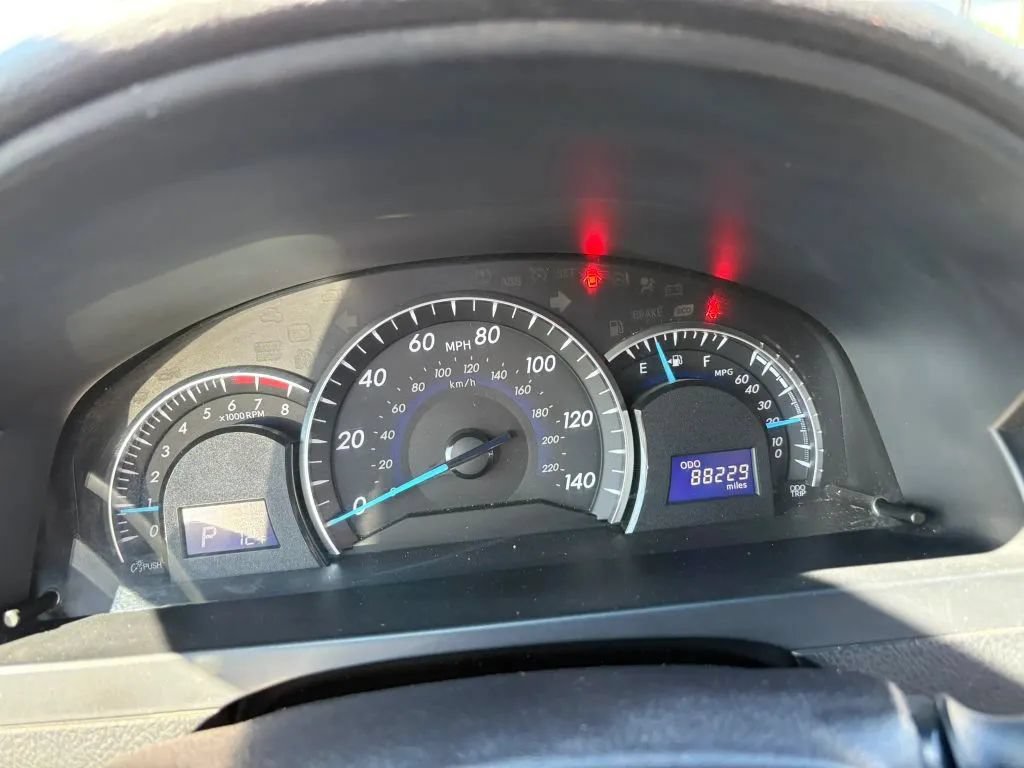 Used 2014 Toyota Camry XLE w/ Leather Package FWD image 14