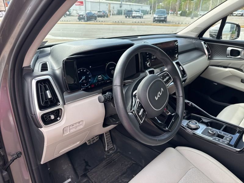 Used 2023 Kia Sorento SX Prestige w/ Panoramic Sunroof Package image 13