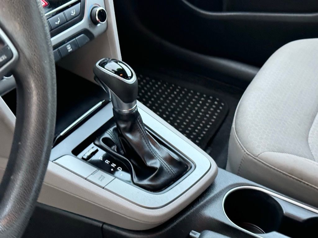 Used 2017 Hyundai Elantra SE image 15