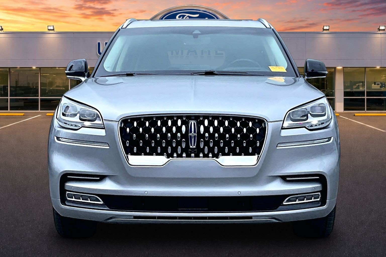 Used 2023 Lincoln Aviator Grand Touring w/ Equipment Group 301A AWD/4WD image 3
