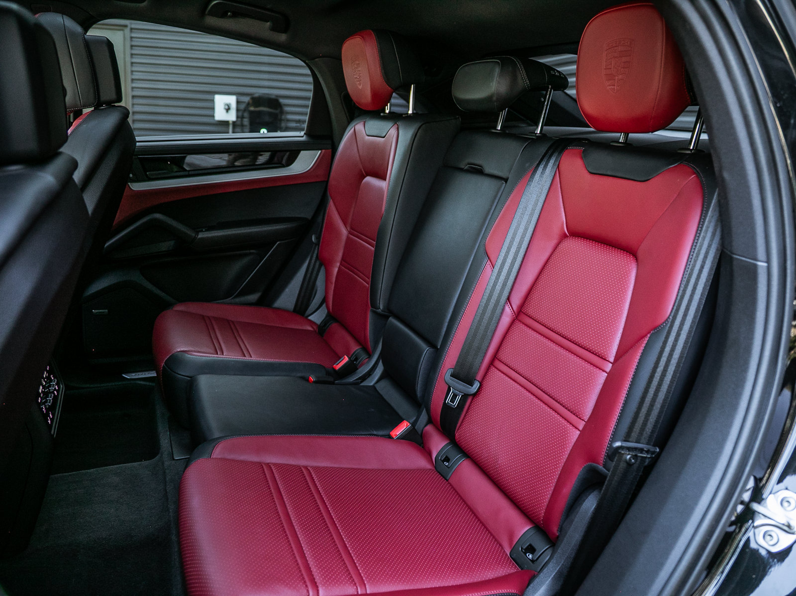 Certified 2025 Porsche Cayenne E-Hybrid Coupe AWD/4WD image 19